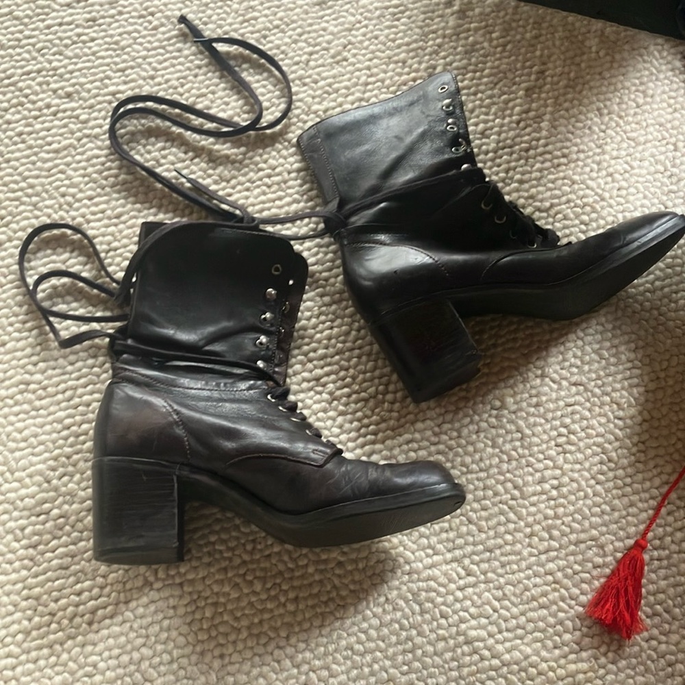 80s Nine West Lace up boots.